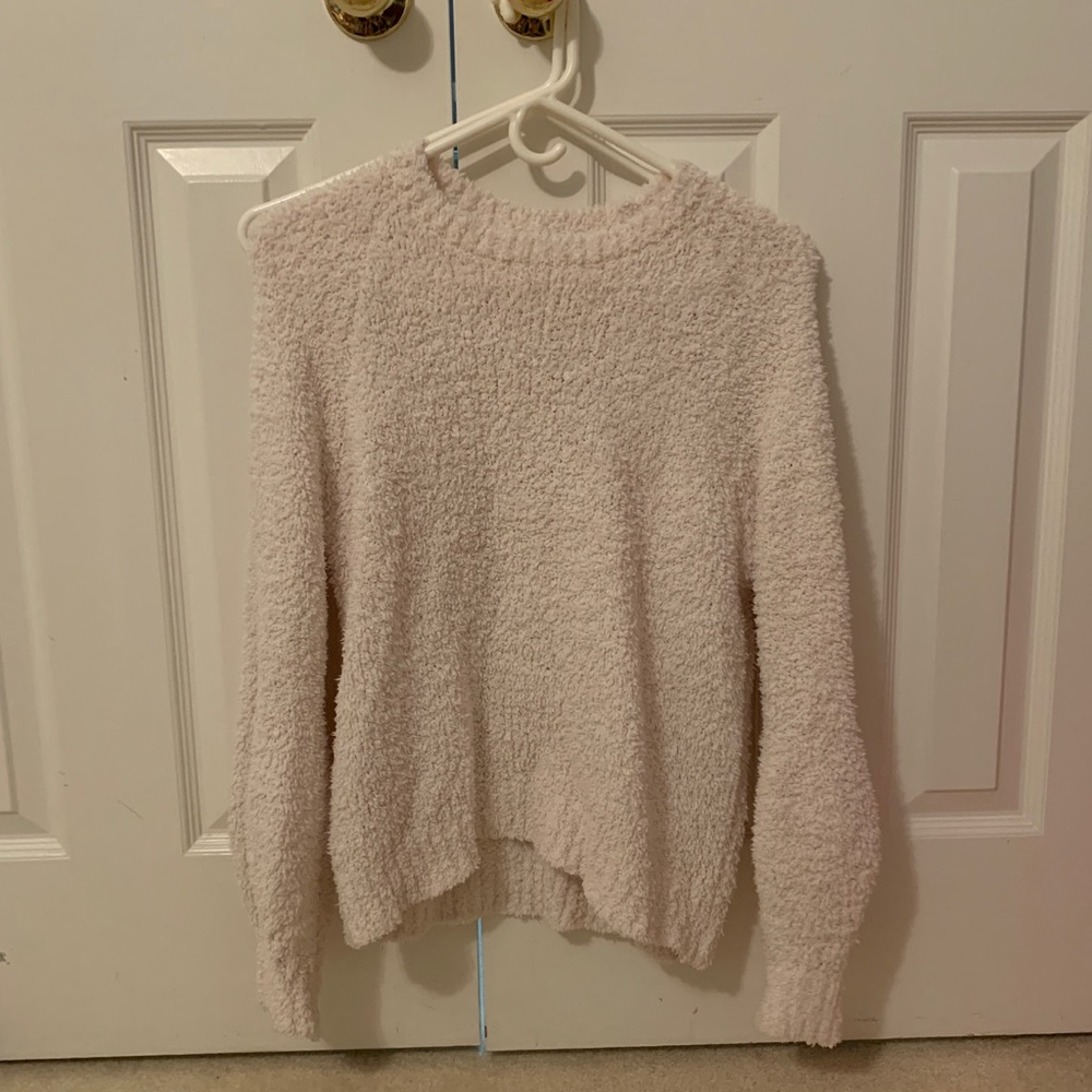 creme/white fuzzy sweater with puffy sleeves